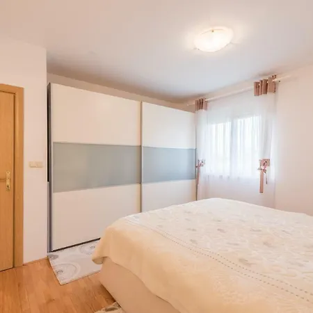 Katarina * Podstrana